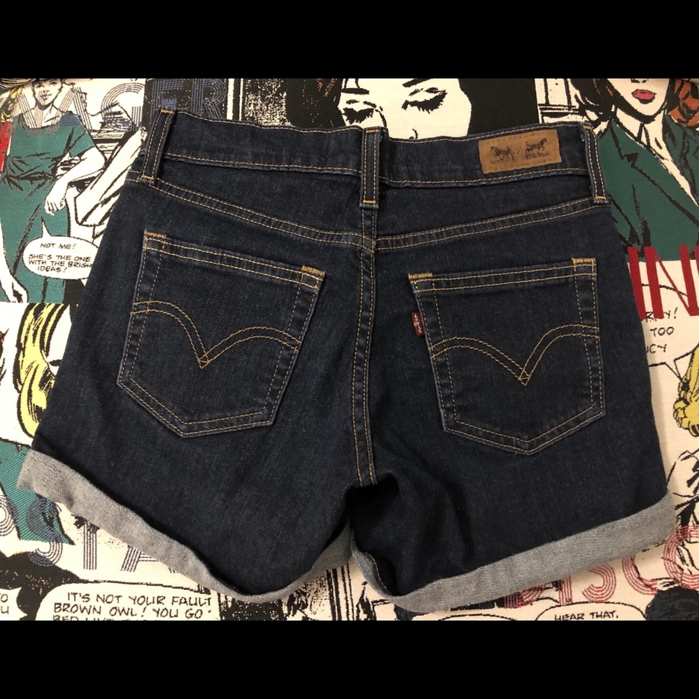 Levi’s Mid Length Womens Shorts Size 24